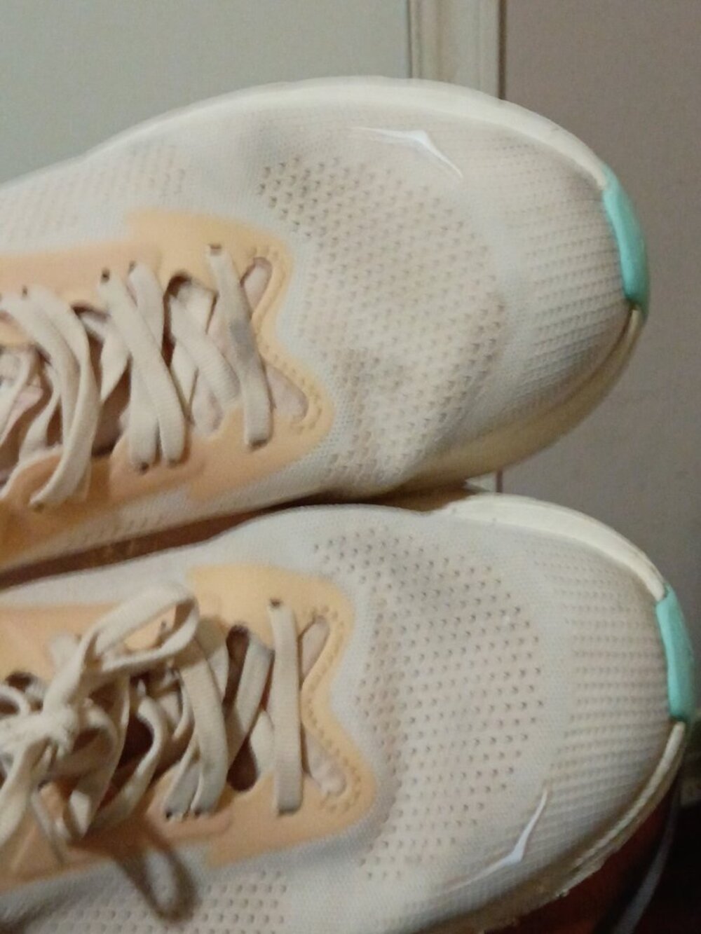 Hoka One One Arahi 7 Vanilla Cream Orange Running Shoes Women's Size 11D - Picture 13 of 13
